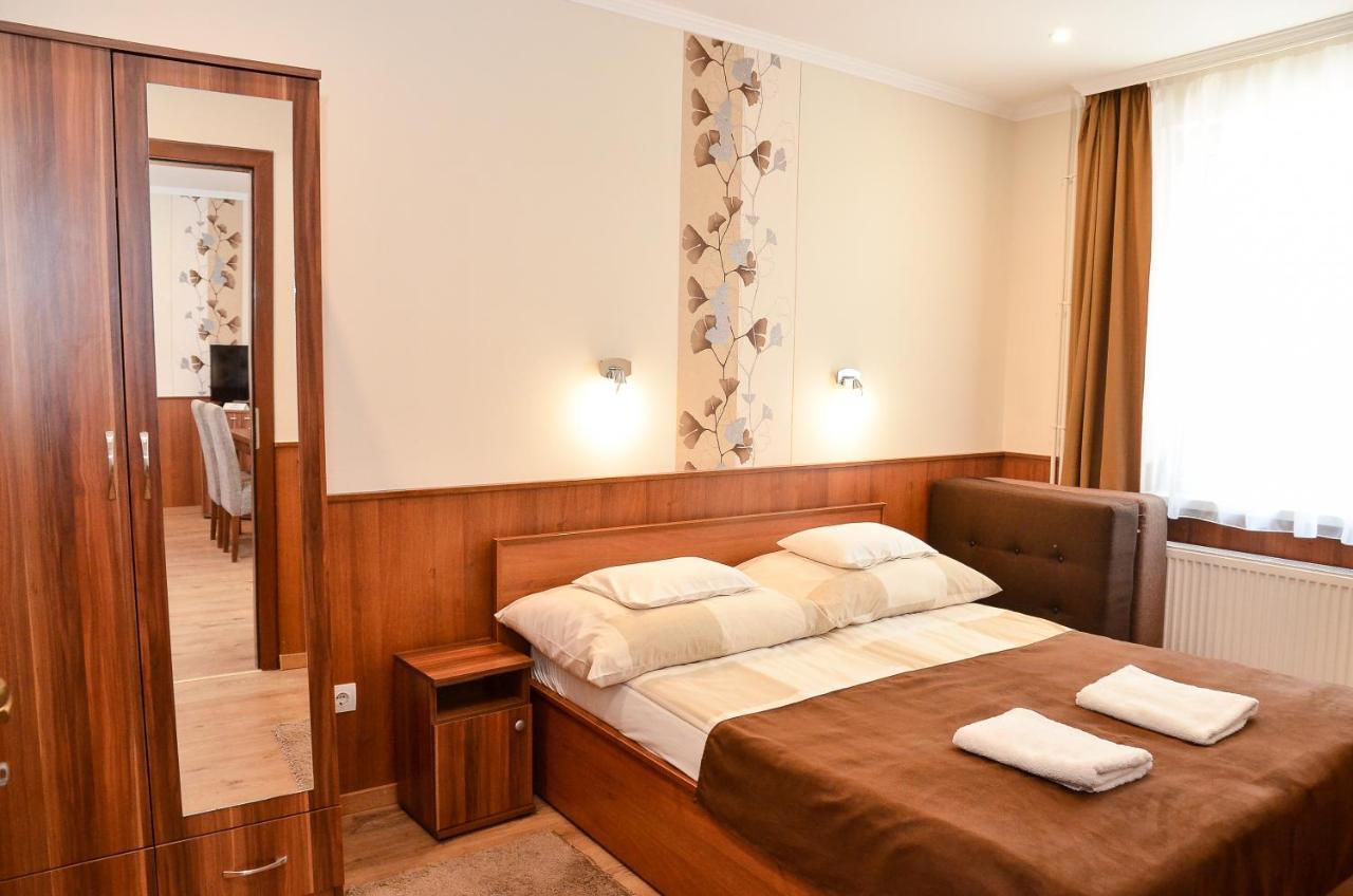 Media Panzio Es Apartmanhaz Hajdúszoboszló Exterior foto