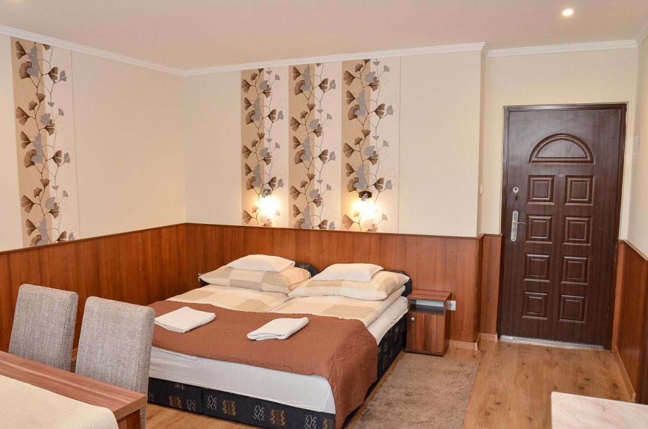 Media Panzio Es Apartmanhaz Hajdúszoboszló Exterior foto