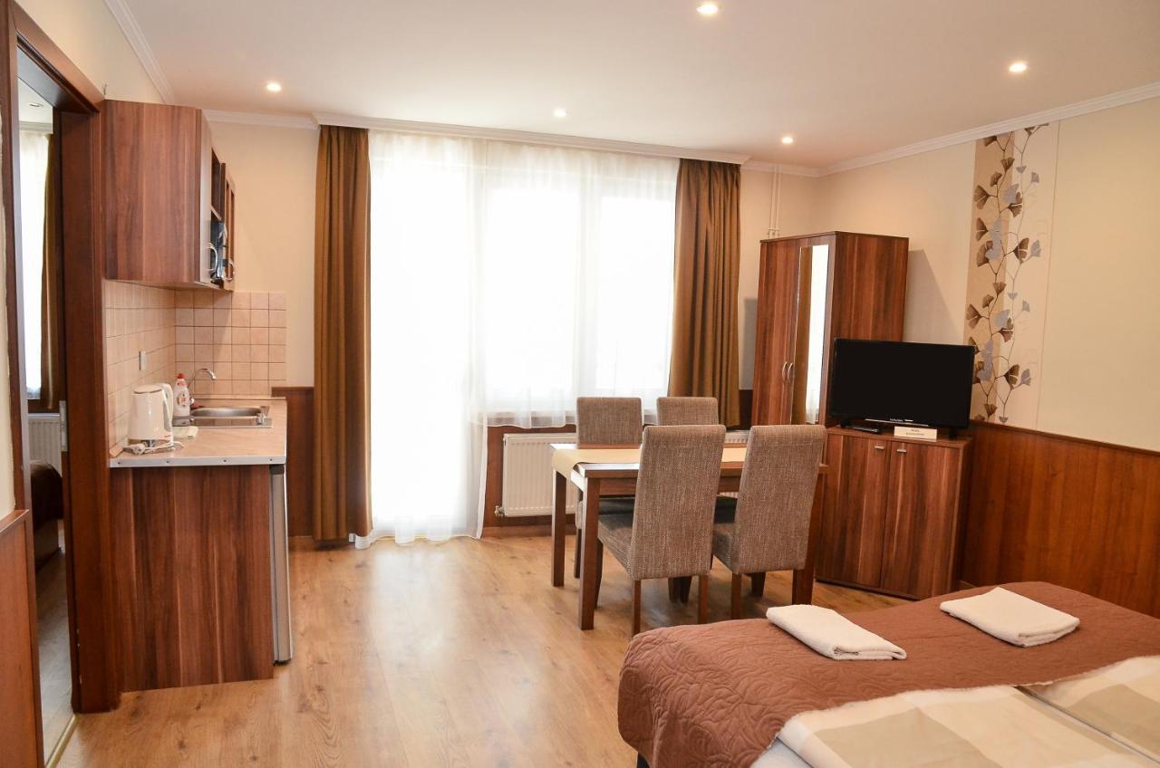 Media Panzio Es Apartmanhaz Hajdúszoboszló Exterior foto
