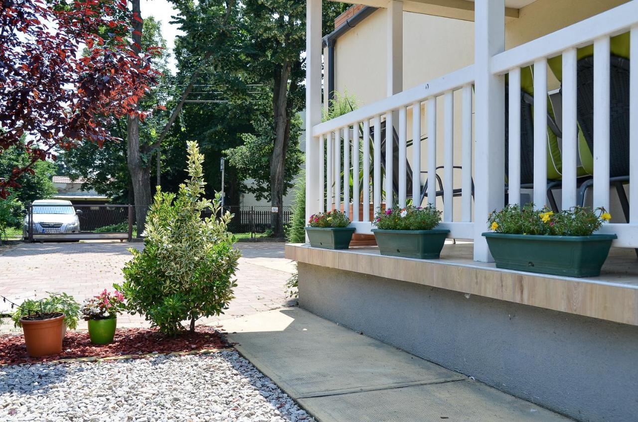 Media Panzio Es Apartmanhaz Hajdúszoboszló Exterior foto