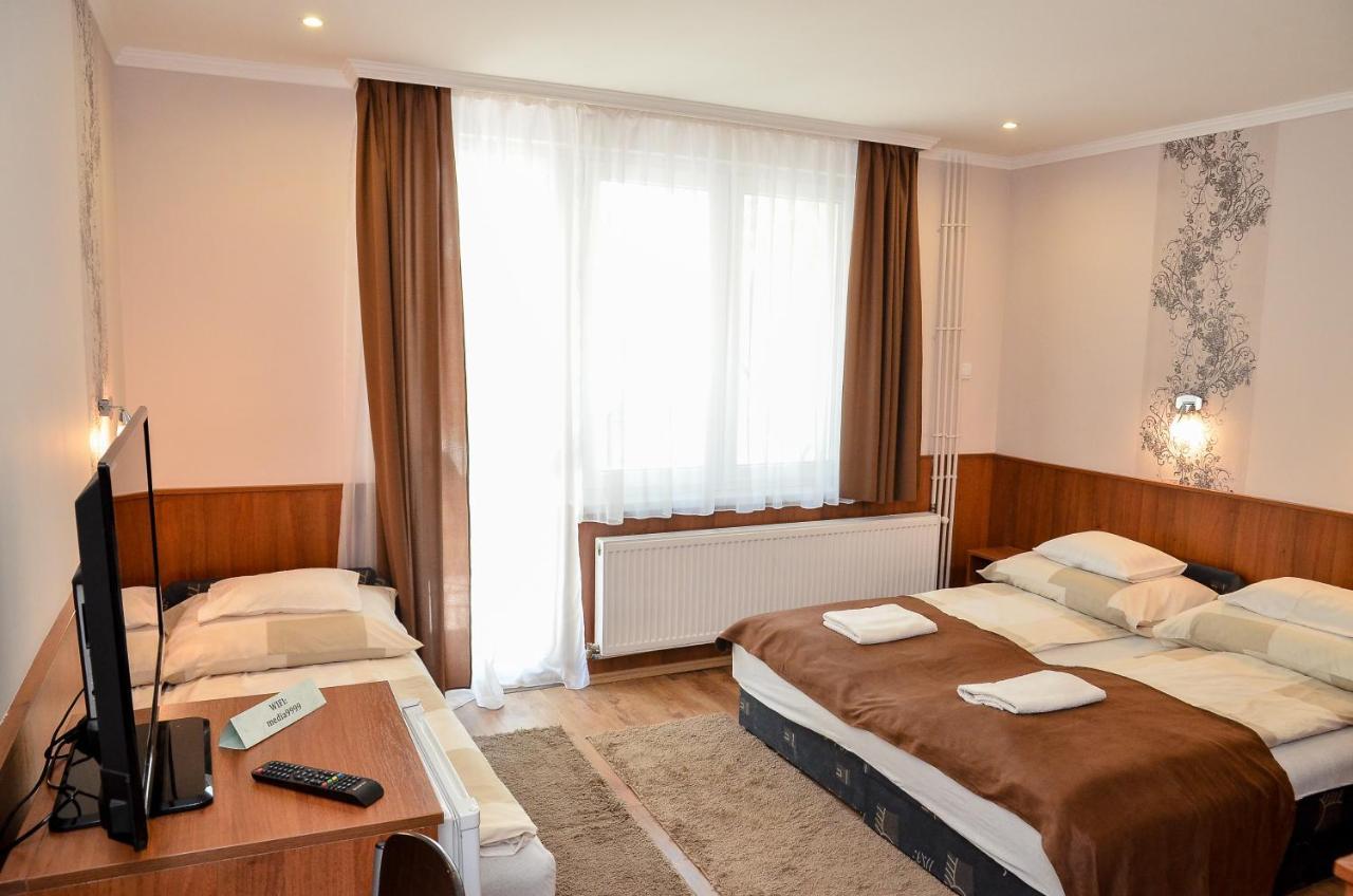 Media Panzio Es Apartmanhaz Hajdúszoboszló Exterior foto