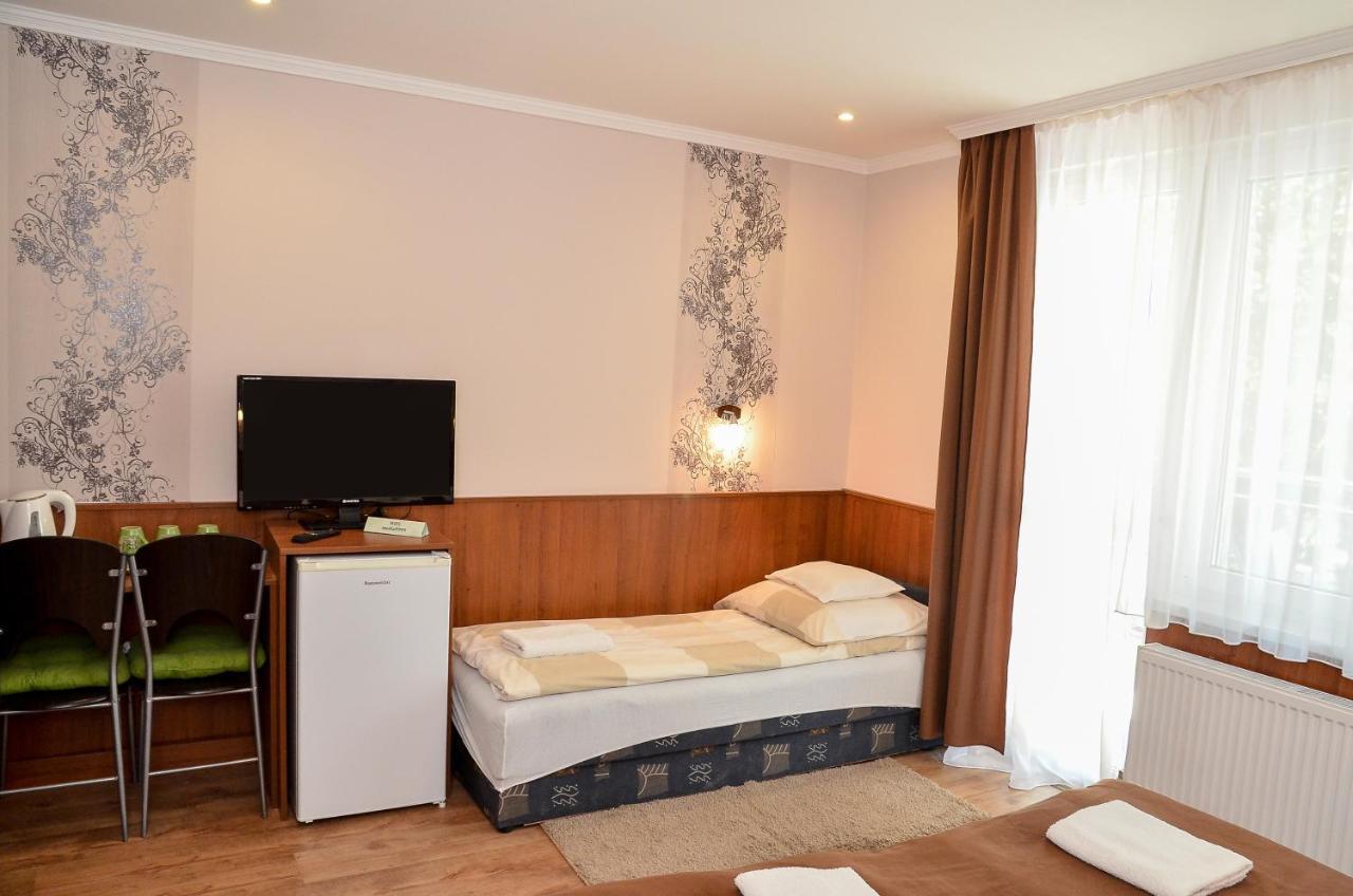 Media Panzio Es Apartmanhaz Hajdúszoboszló Exterior foto
