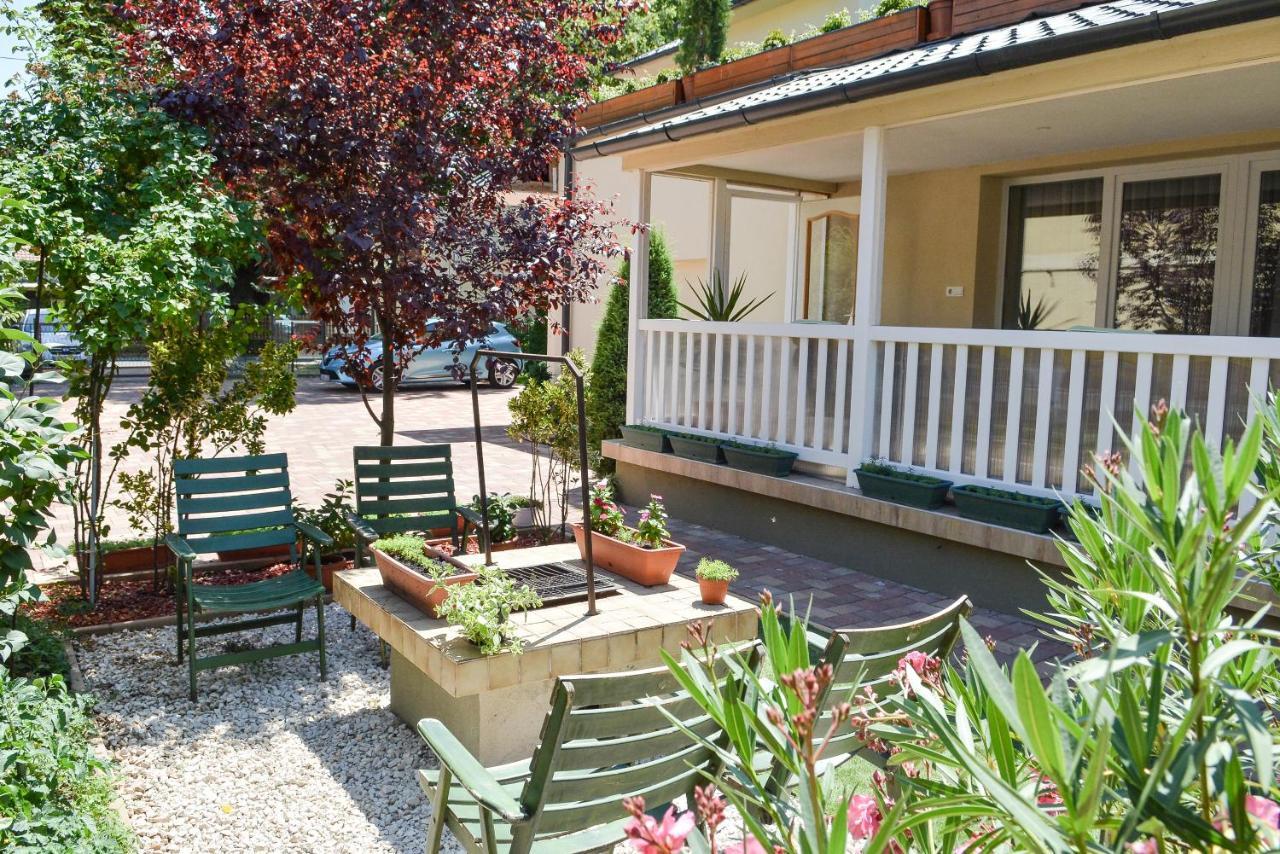 Media Panzio Es Apartmanhaz Hajdúszoboszló Exterior foto
