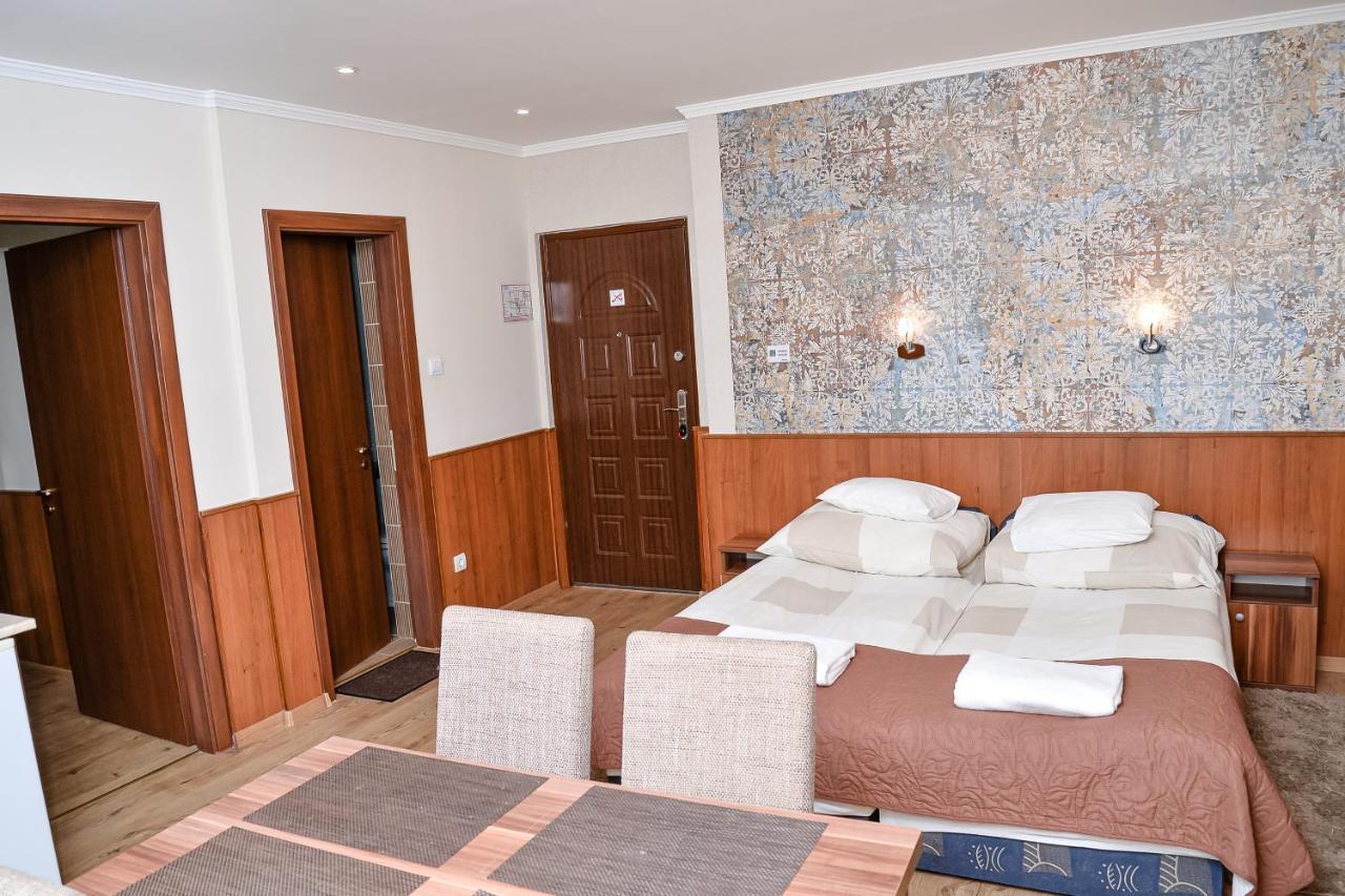 Media Panzio Es Apartmanhaz Hajdúszoboszló Exterior foto