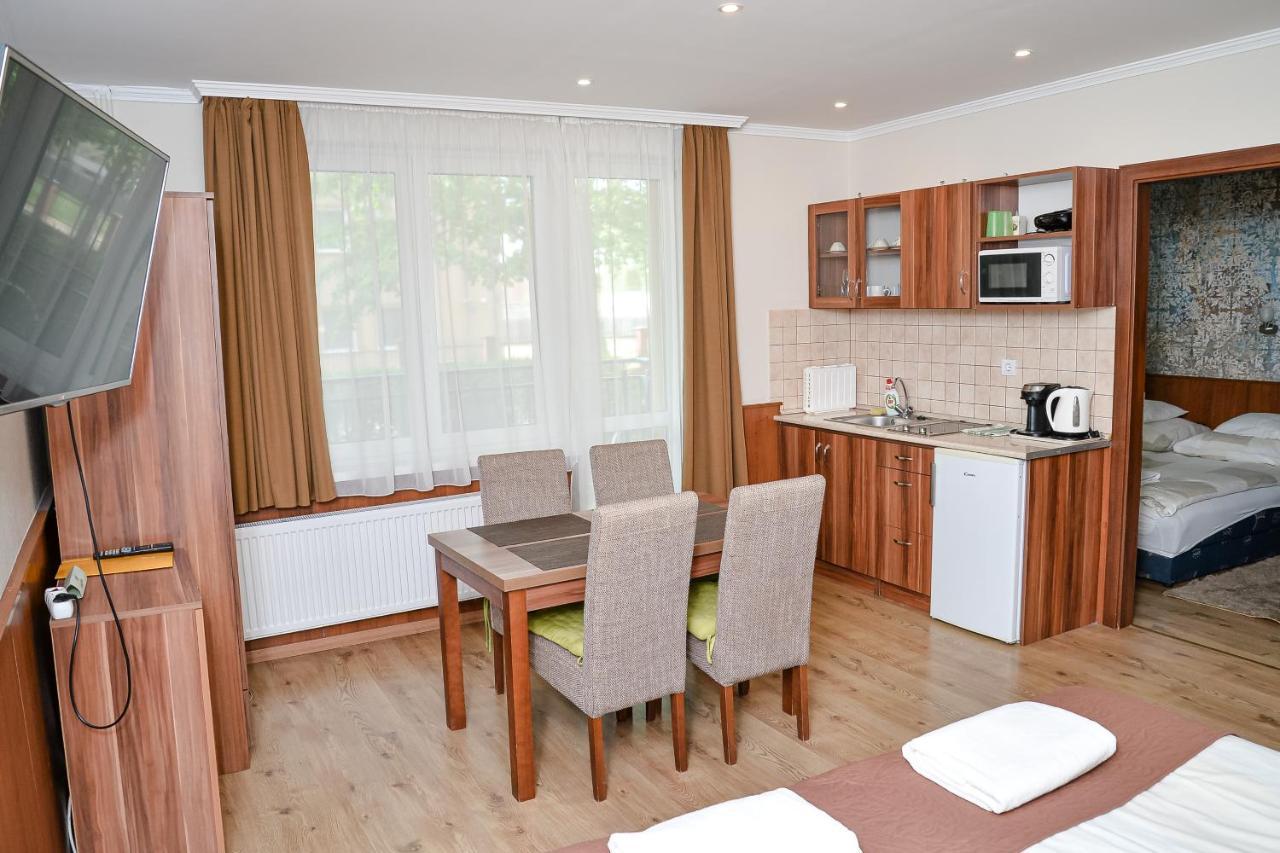 Media Panzio Es Apartmanhaz Hajdúszoboszló Exterior foto