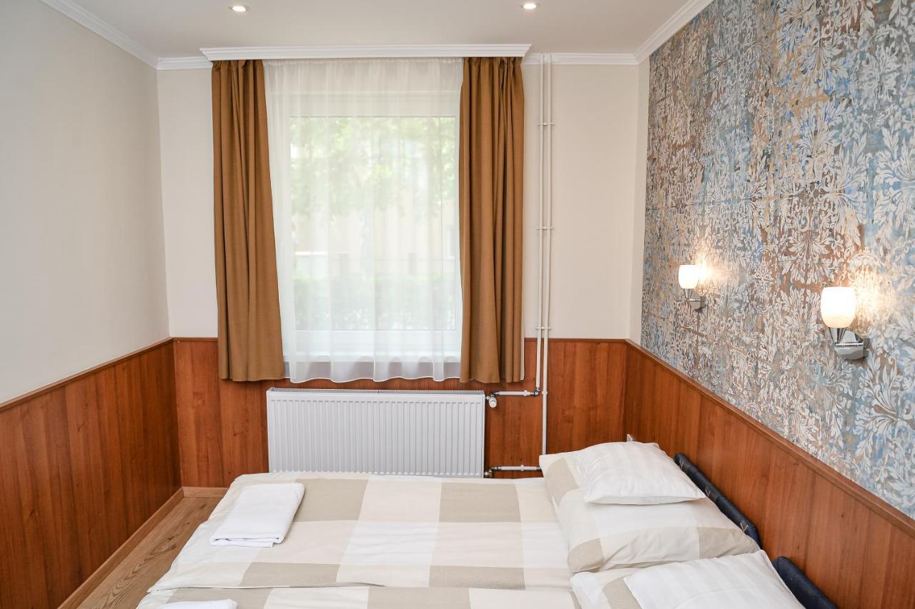 Media Panzio Es Apartmanhaz Hajdúszoboszló Exterior foto