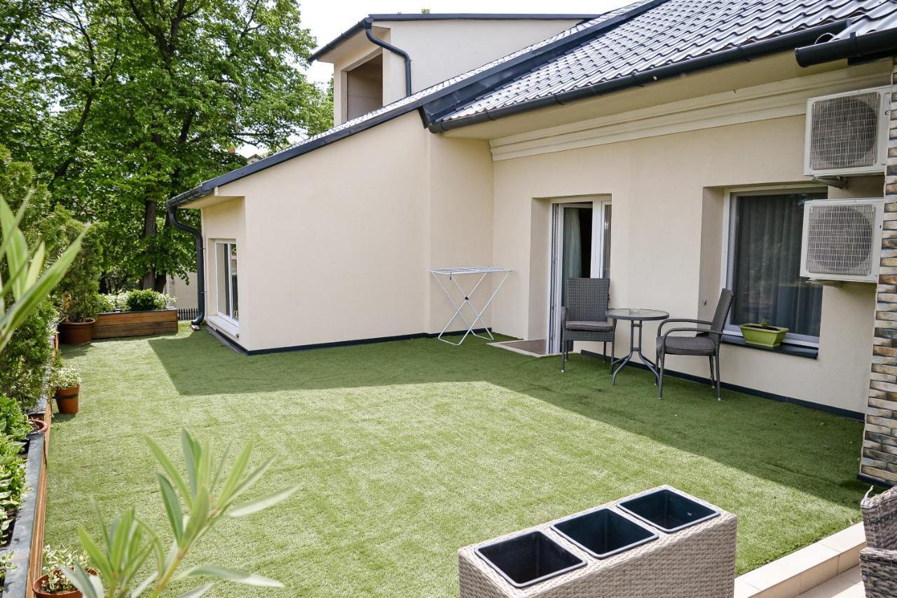 Media Panzio Es Apartmanhaz Hajdúszoboszló Exterior foto