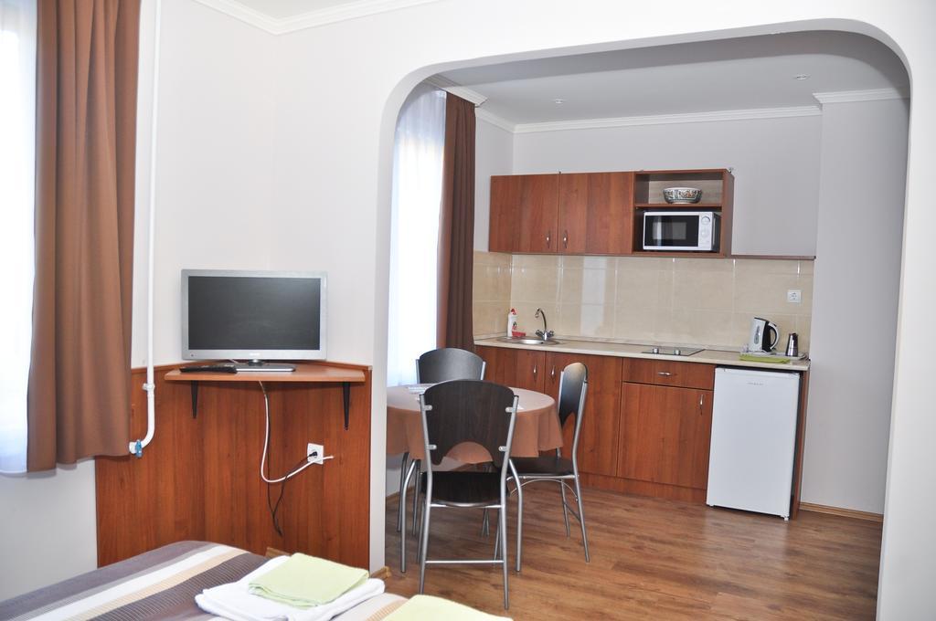 Media Panzio Es Apartmanhaz Hajdúszoboszló Exterior foto
