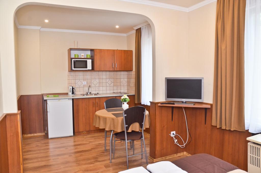 Media Panzio Es Apartmanhaz Hajdúszoboszló Exterior foto