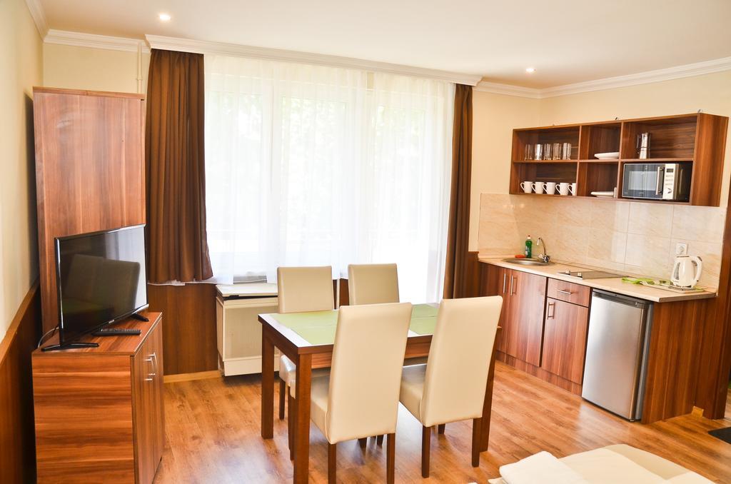 Media Panzio Es Apartmanhaz Hajdúszoboszló Exterior foto