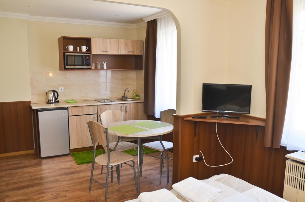 Media Panzio Es Apartmanhaz Hajdúszoboszló Exterior foto