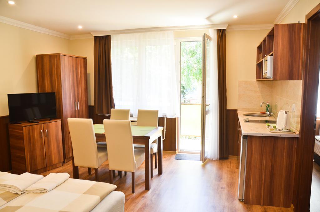 Media Panzio Es Apartmanhaz Hajdúszoboszló Exterior foto