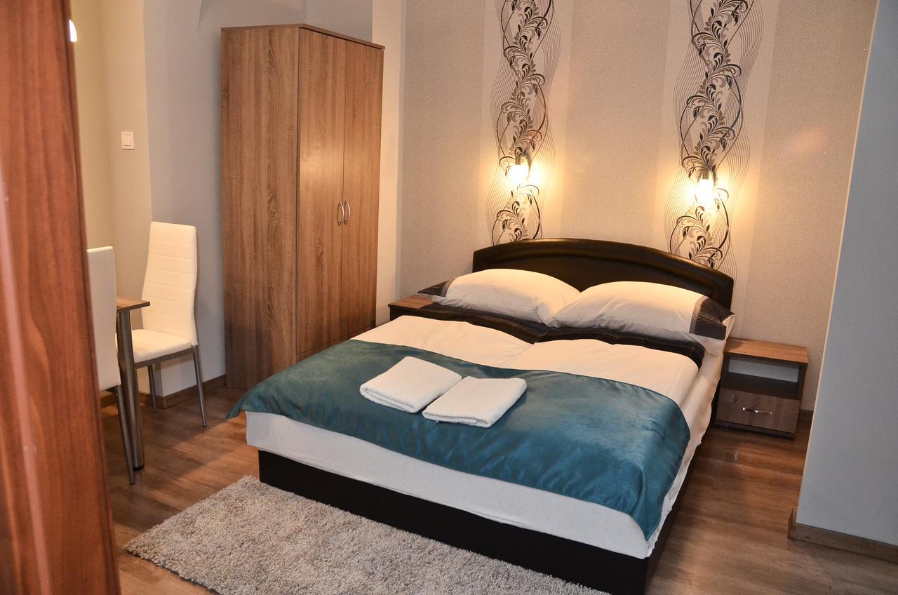 Media Panzio Es Apartmanhaz Hajdúszoboszló Exterior foto